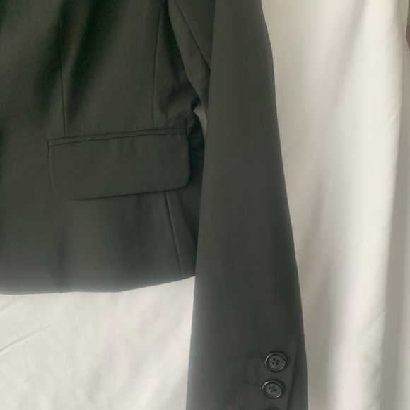 Cropped black blazer - Picture 5 of 8